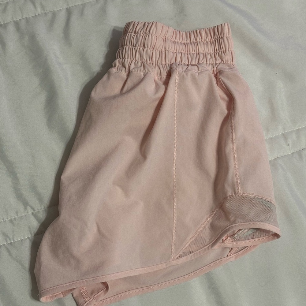 Lululemon Strawberry Milkshake High Rise Hotty Hot short in 2.5”